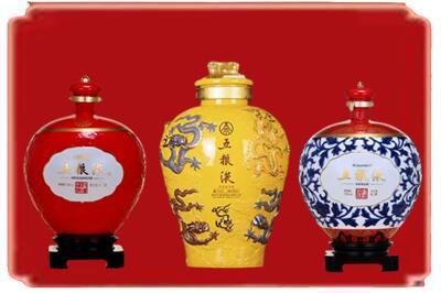 来宾市金秀烟酒回收五粮液各种摆件.jpg